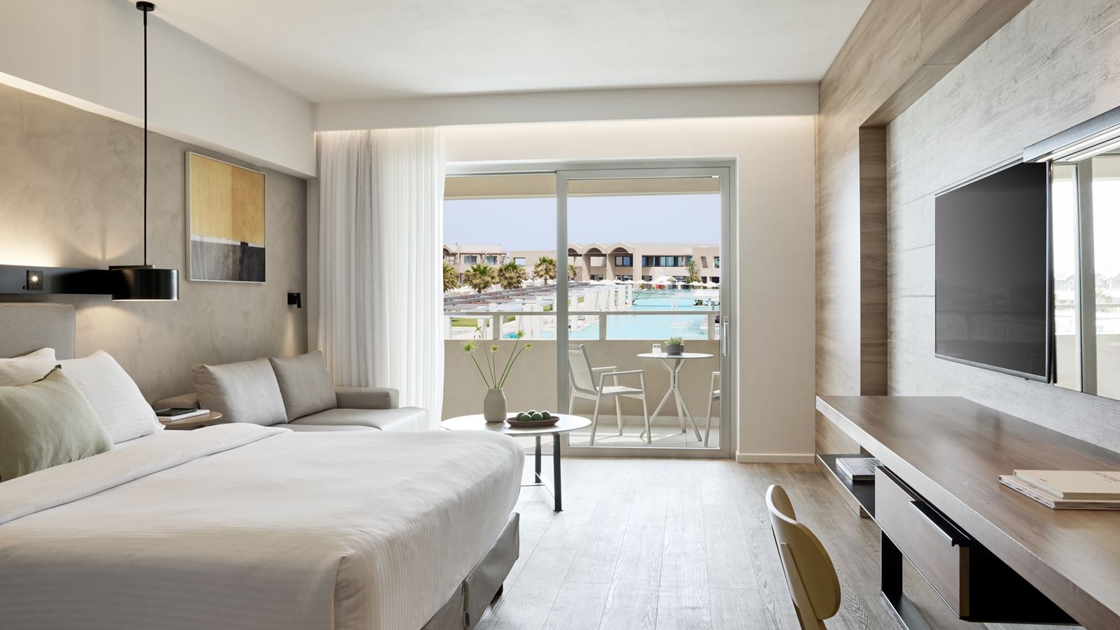 rooms-classic-room-pool-view