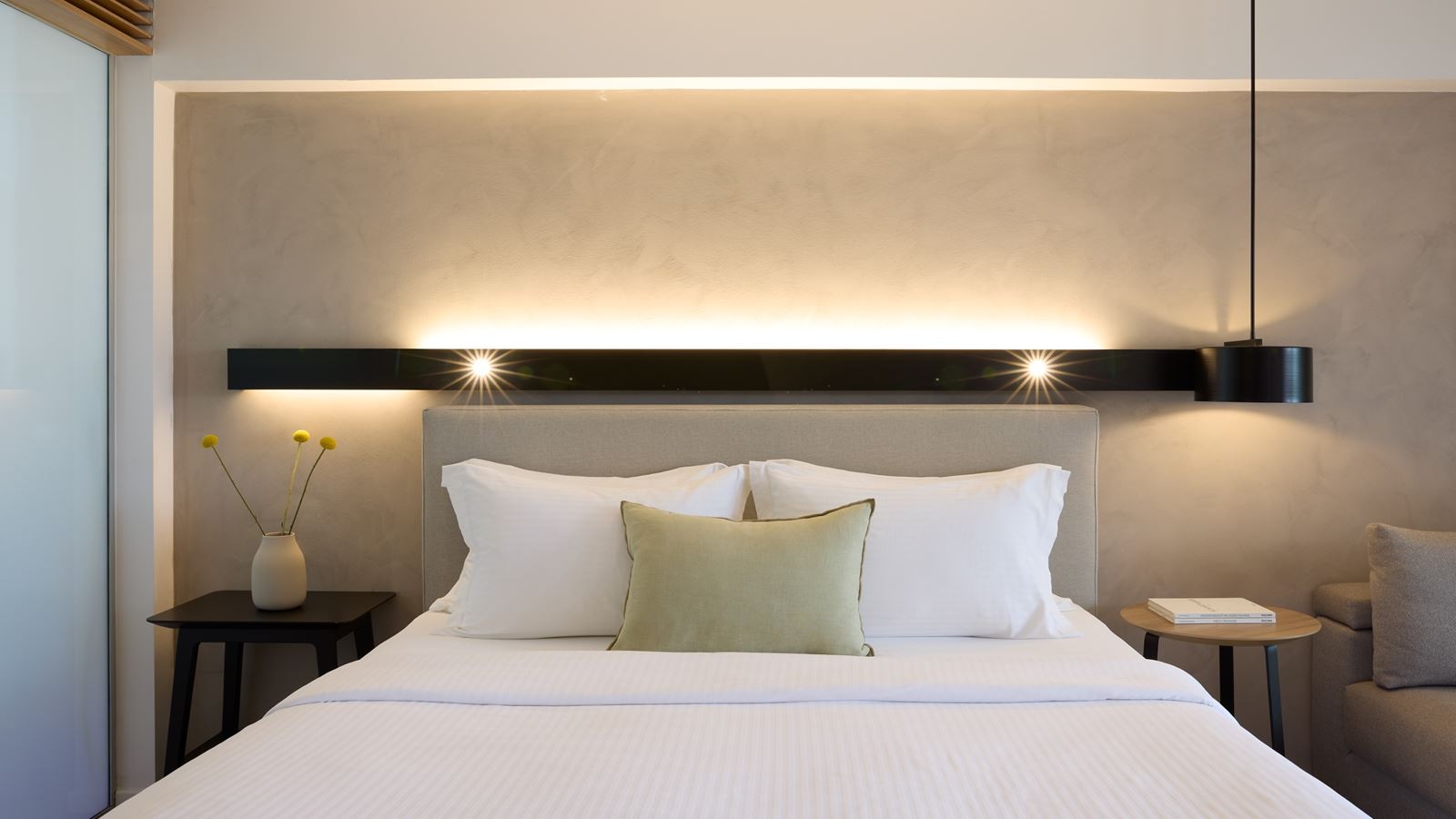 rooms-classic-room-pool-view