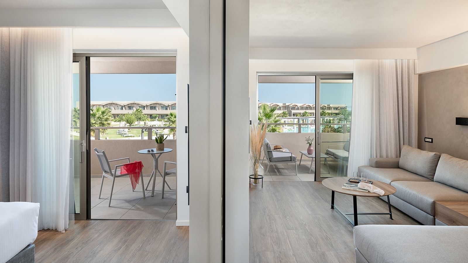 rooms-family-suite-pool-view