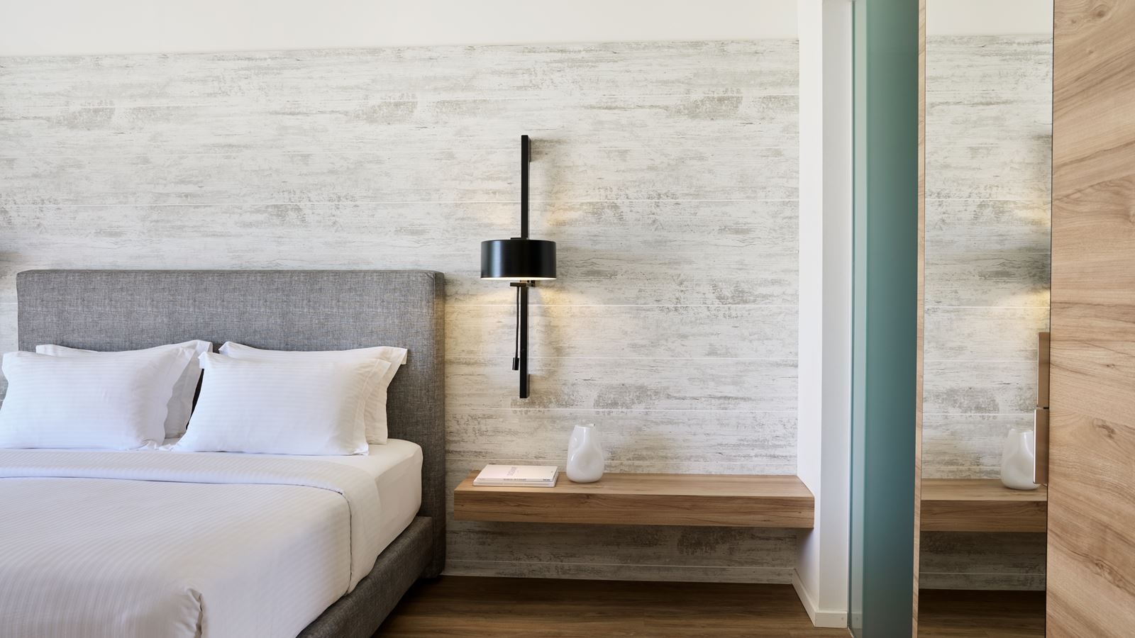 rooms-family-suite-pool-view