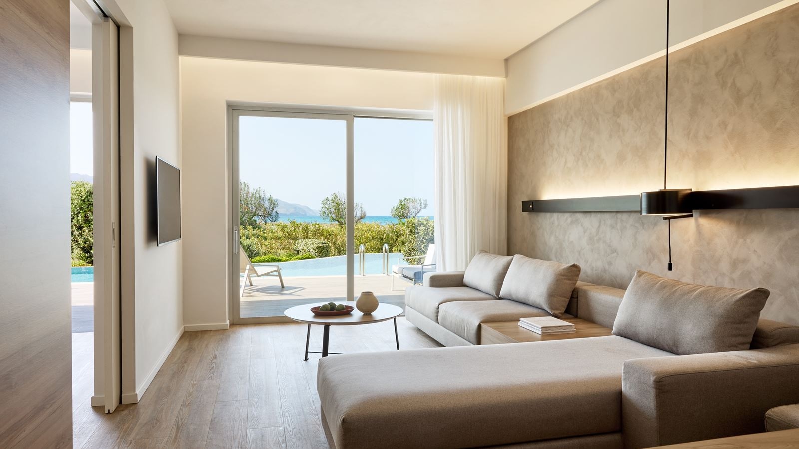 rooms-family-suite-side-sea-view-sharing-pool