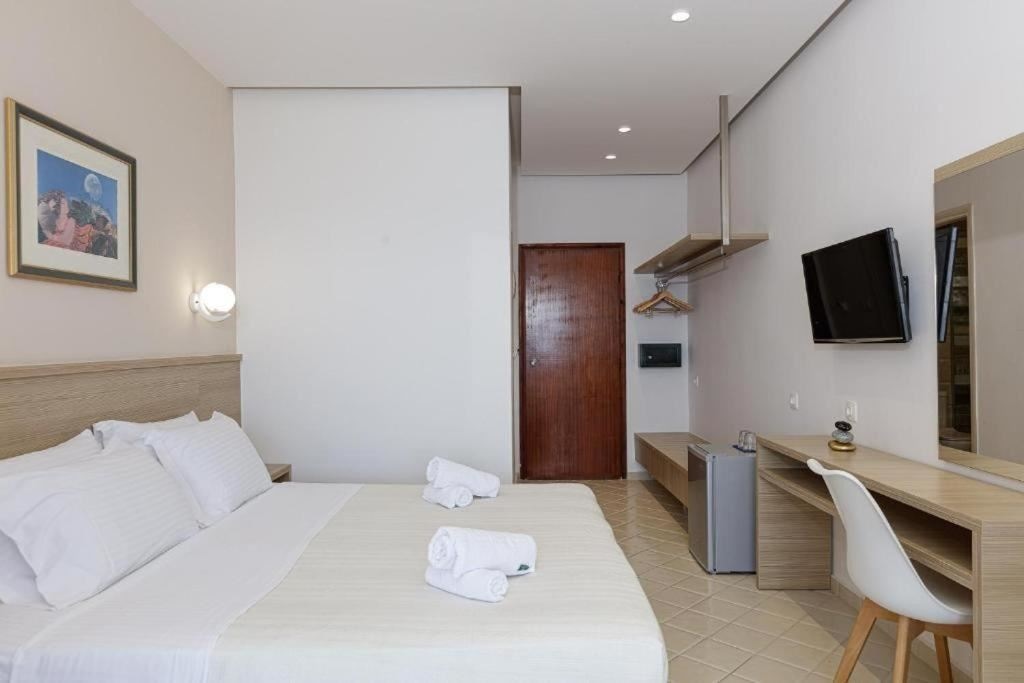 rooms-standard-double-room-with-direct-sea-view