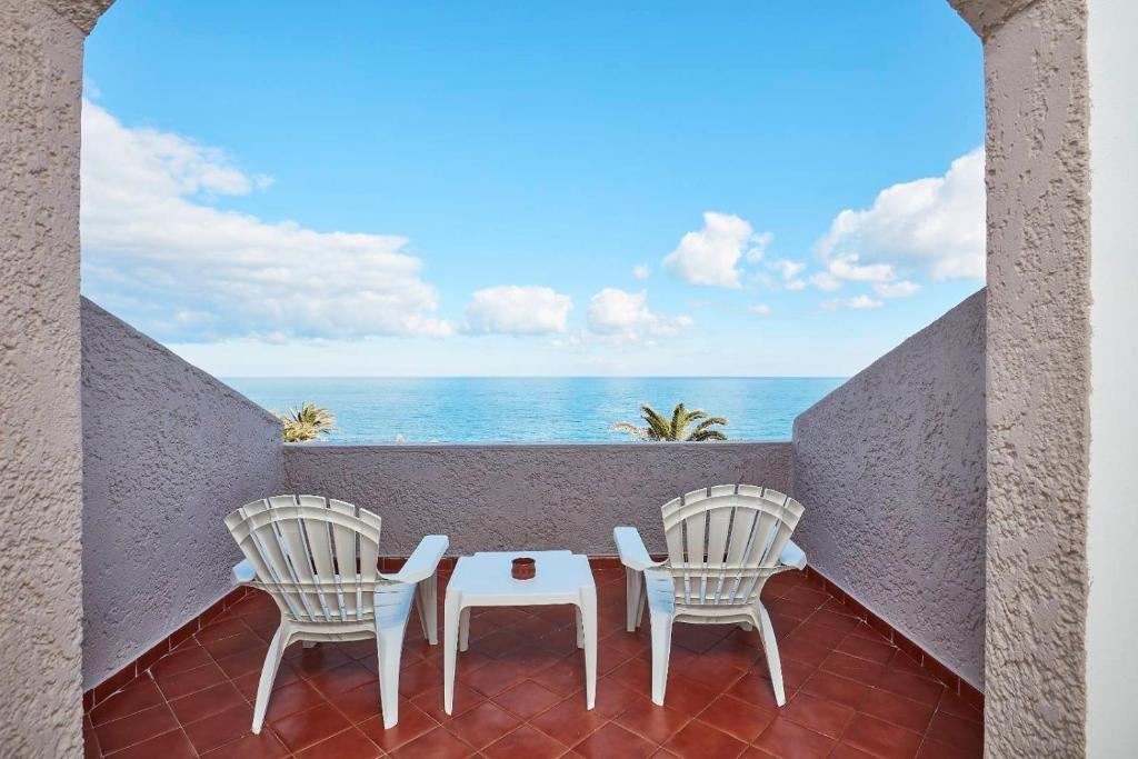 rooms-standard-double-room-with-direct-sea-view