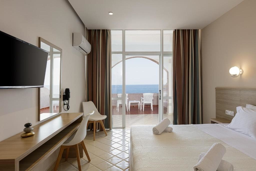 rooms-standard-double-room-with-direct-sea-view