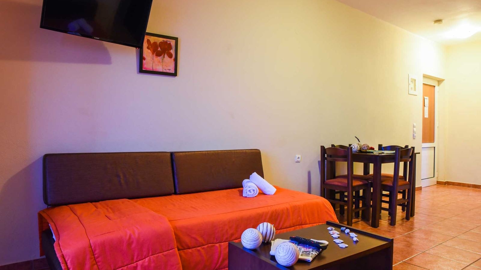 rooms-1-bedroom-apartment-garden-view