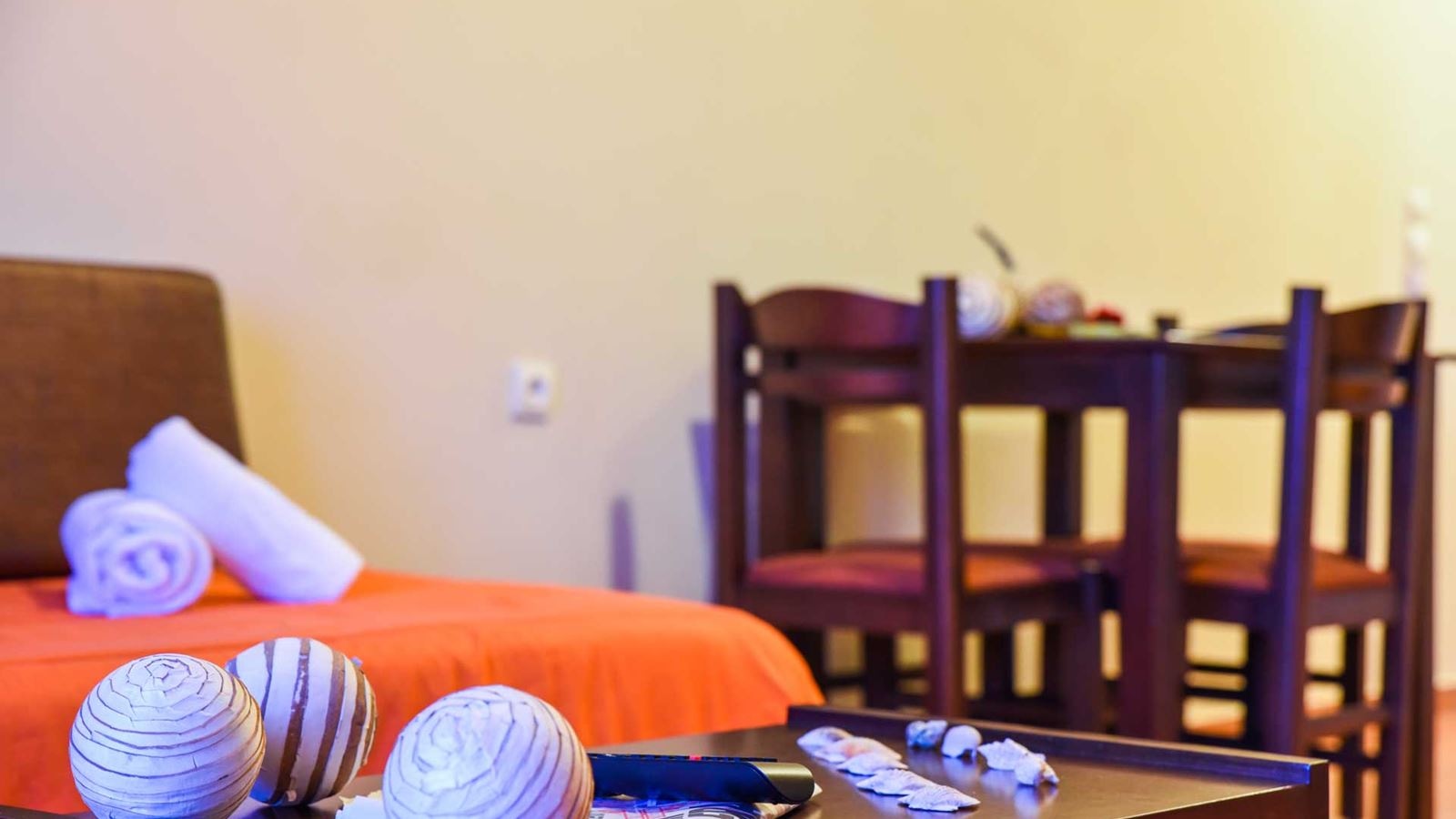 rooms-2-bedrooms-apartment-garden-view