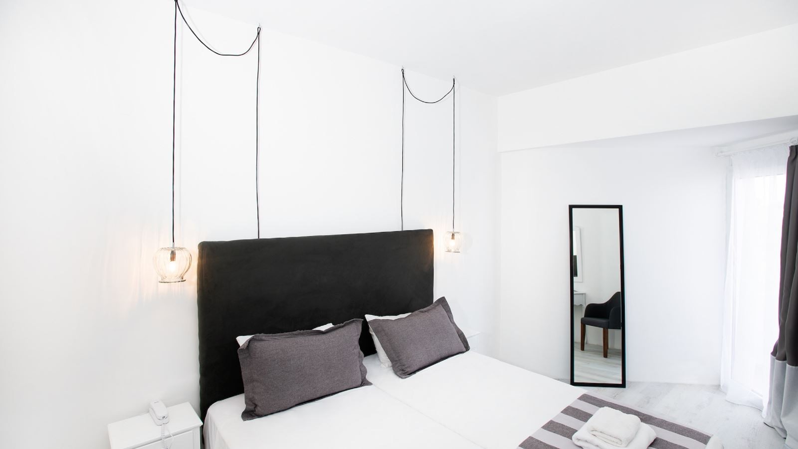 rooms-superior-suite-side-sea-view