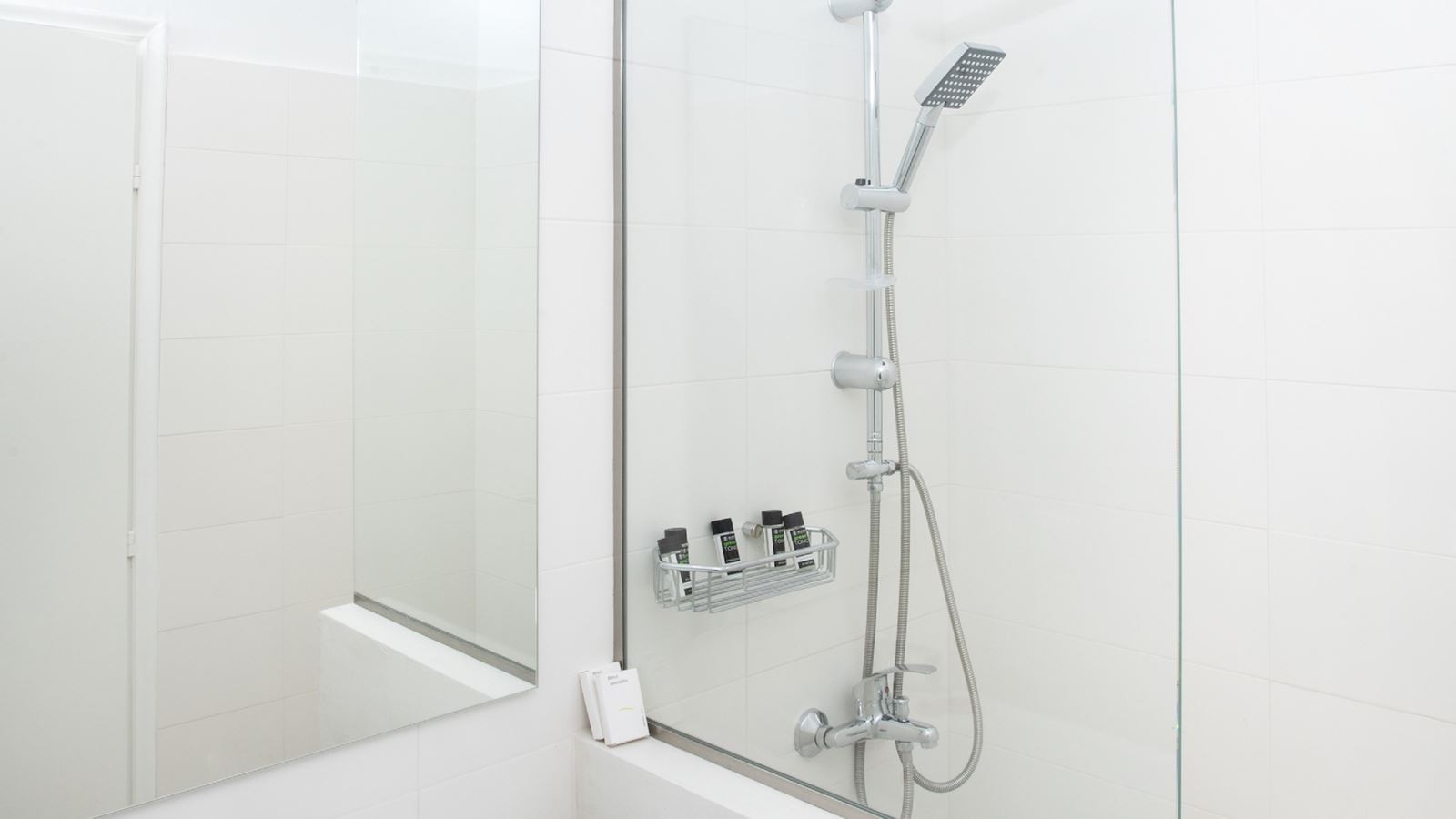 rooms-superior-suite-side-sea-view