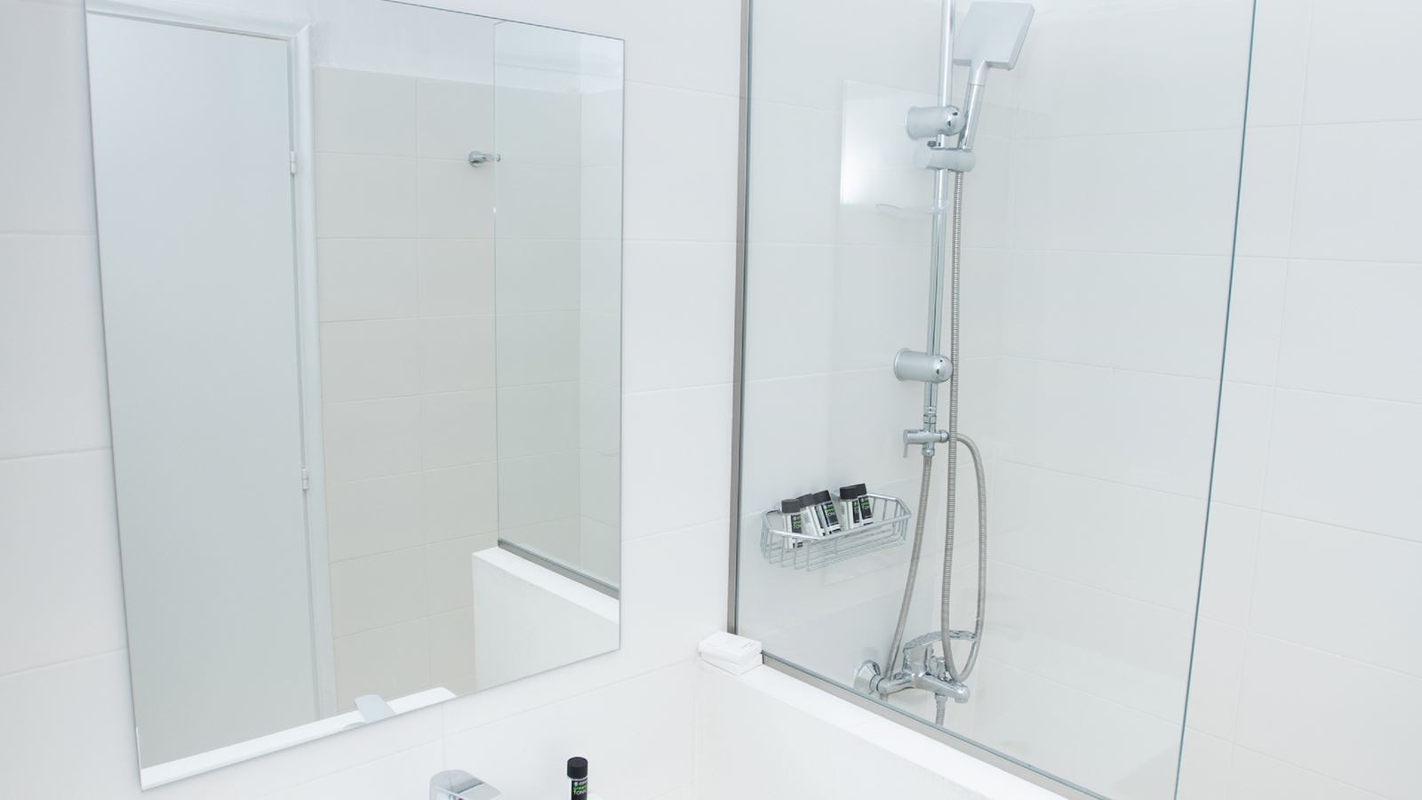 rooms-junior-suite-side-sea-view