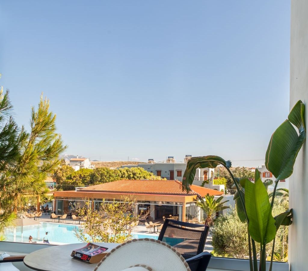 rooms-executive-open-air-jacuzzi-balcony