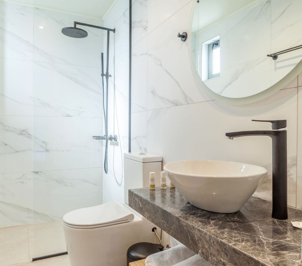 rooms-executive-open-air-jacuzzi-balcony