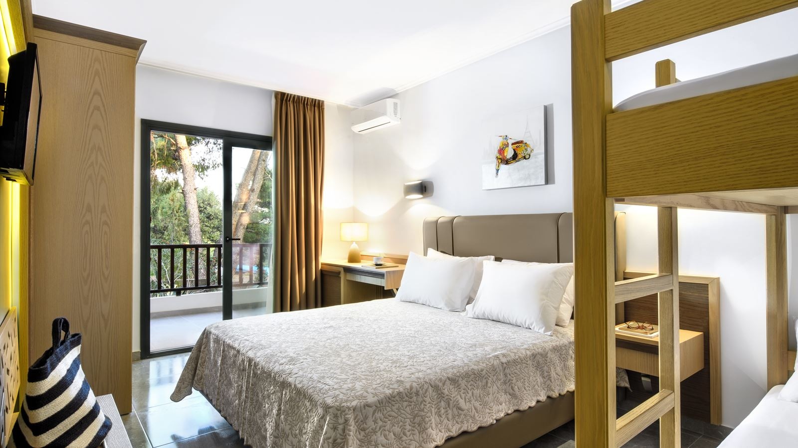 rooms-double-bunkbeds-garden-view