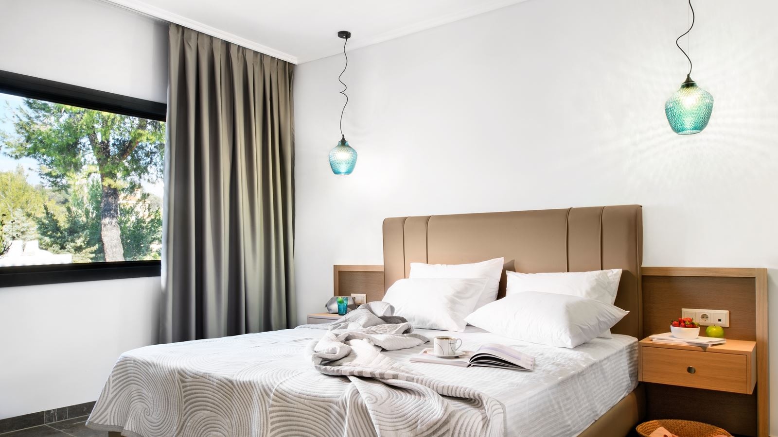 rooms-suite-pool-view