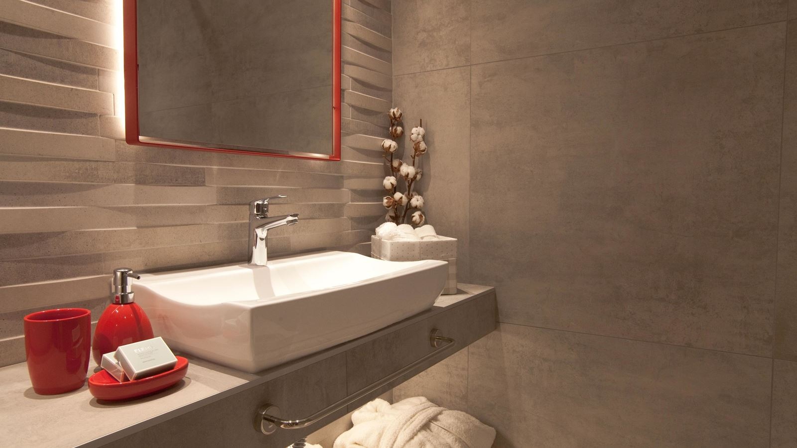 rooms-maisonette-front-pool