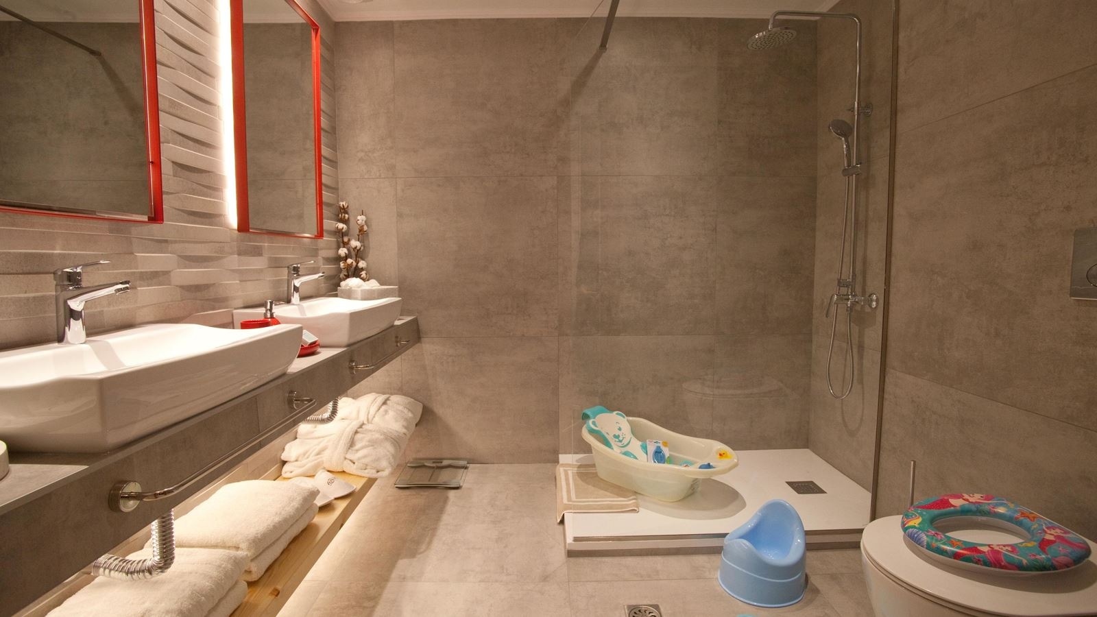 rooms-maisonette-front-pool