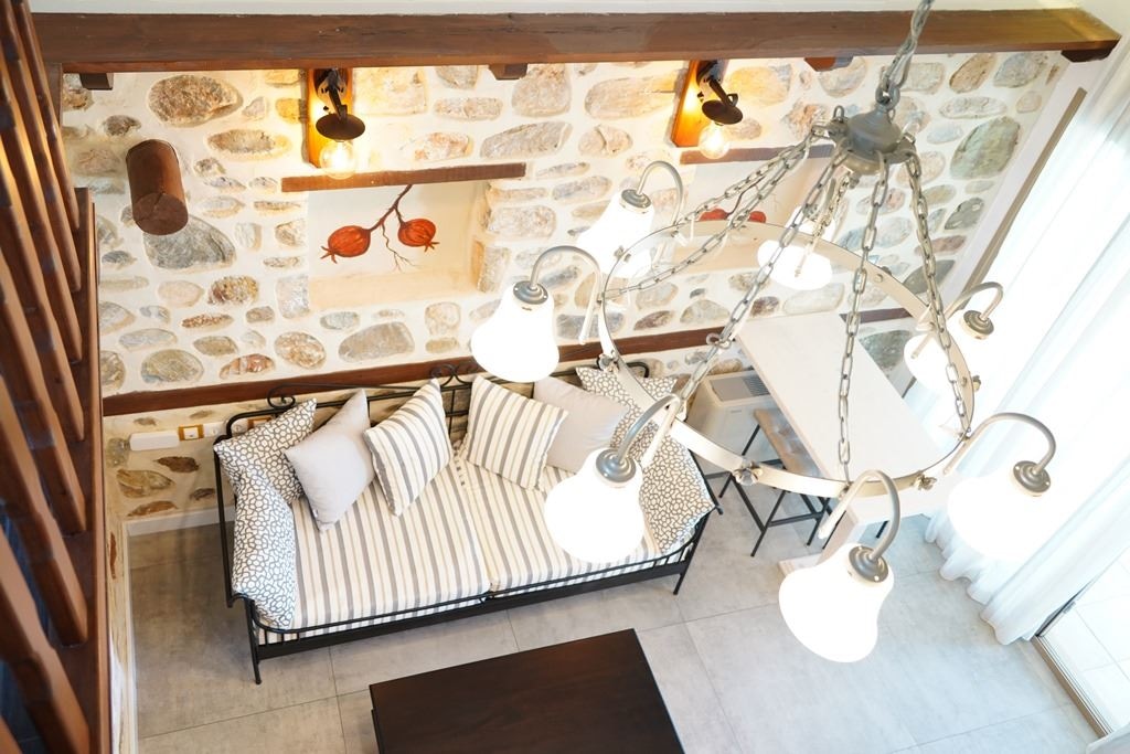 rooms-maisonette-front-pool