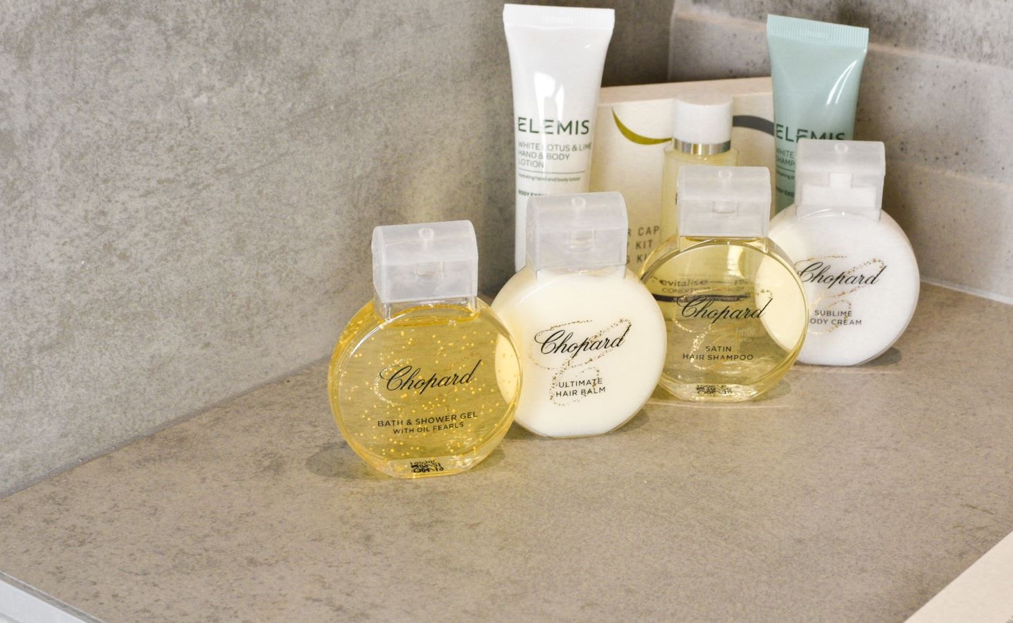 rooms-maisonette-front-pool