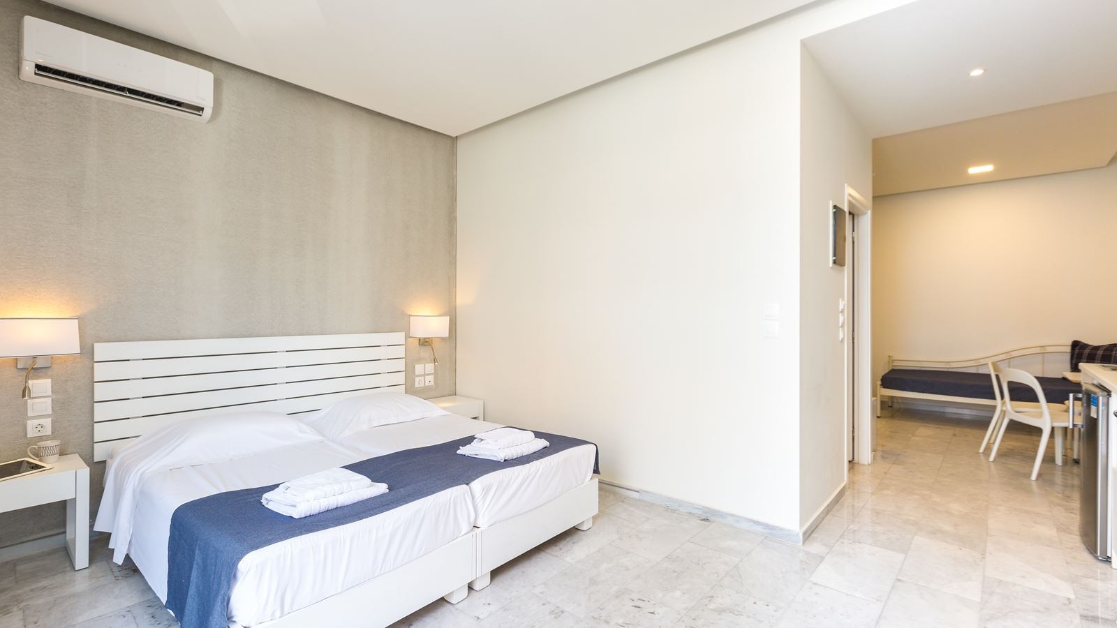 rooms-1-bedroom-apartment-side-sea-view