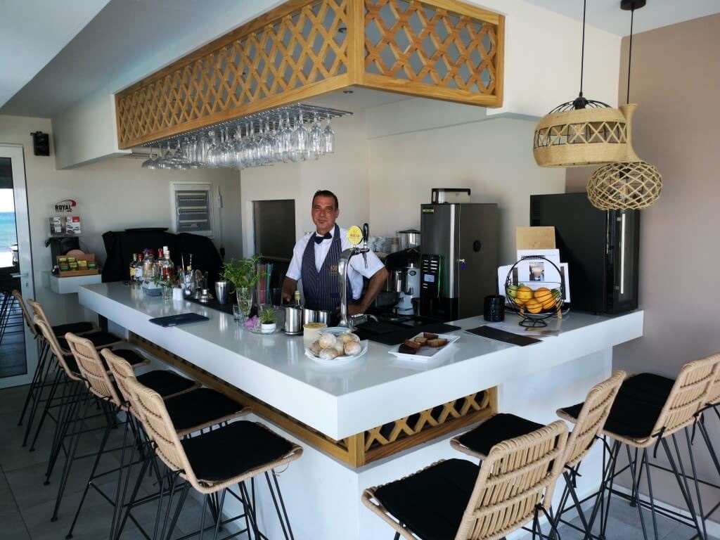 bars-main-bar-pool-bar