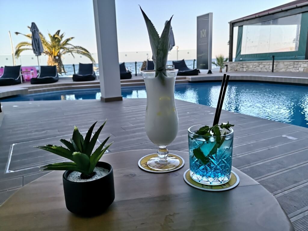 bars-main-bar-pool-bar