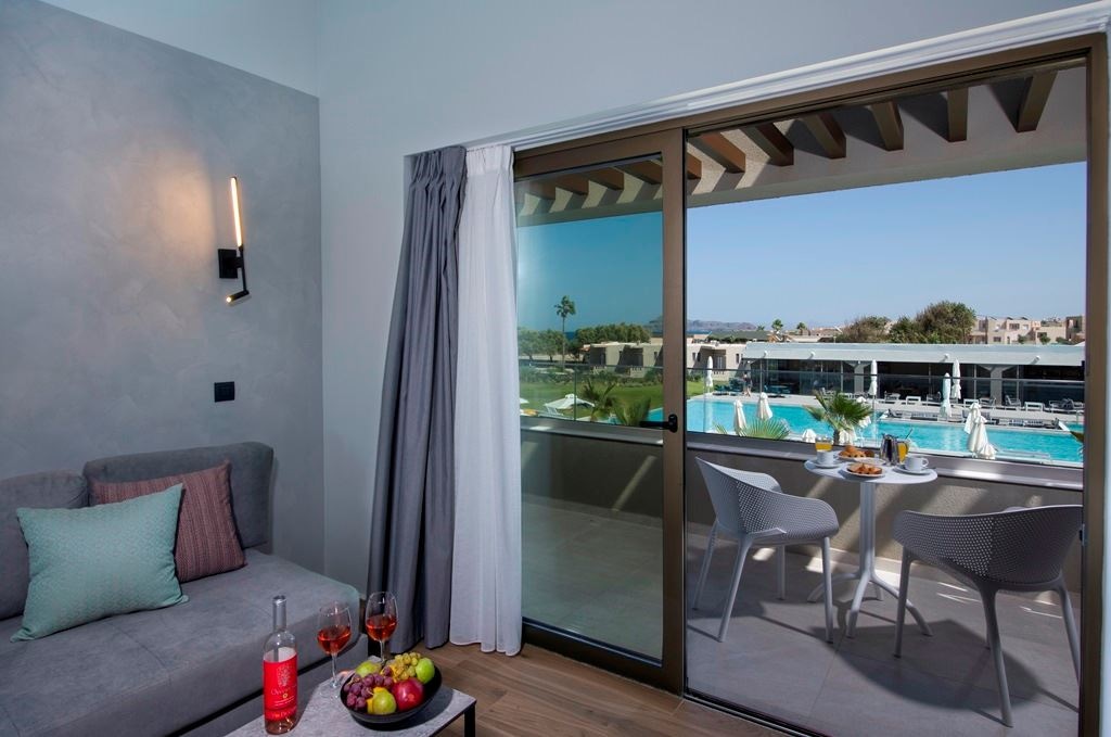 rooms-junior-suite-loft-garden-view-balcony