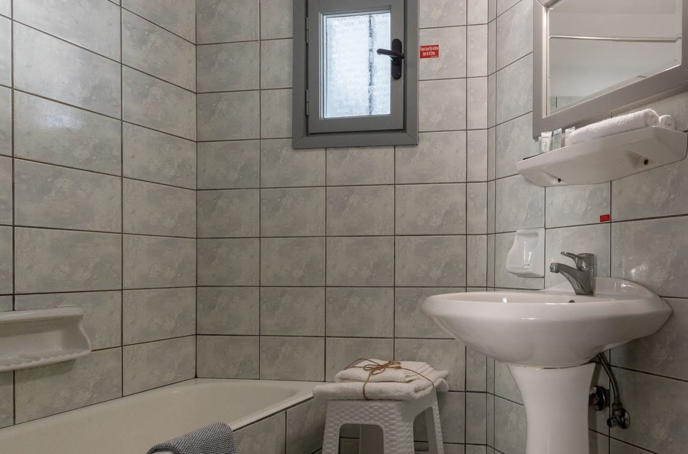 rooms-standard-triple-room-balcony-or-terrace