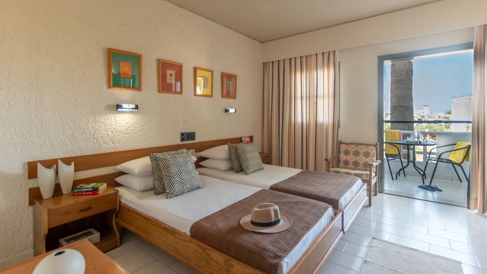 rooms-standard-twin-studio-gardenview-balcony-or-terrace