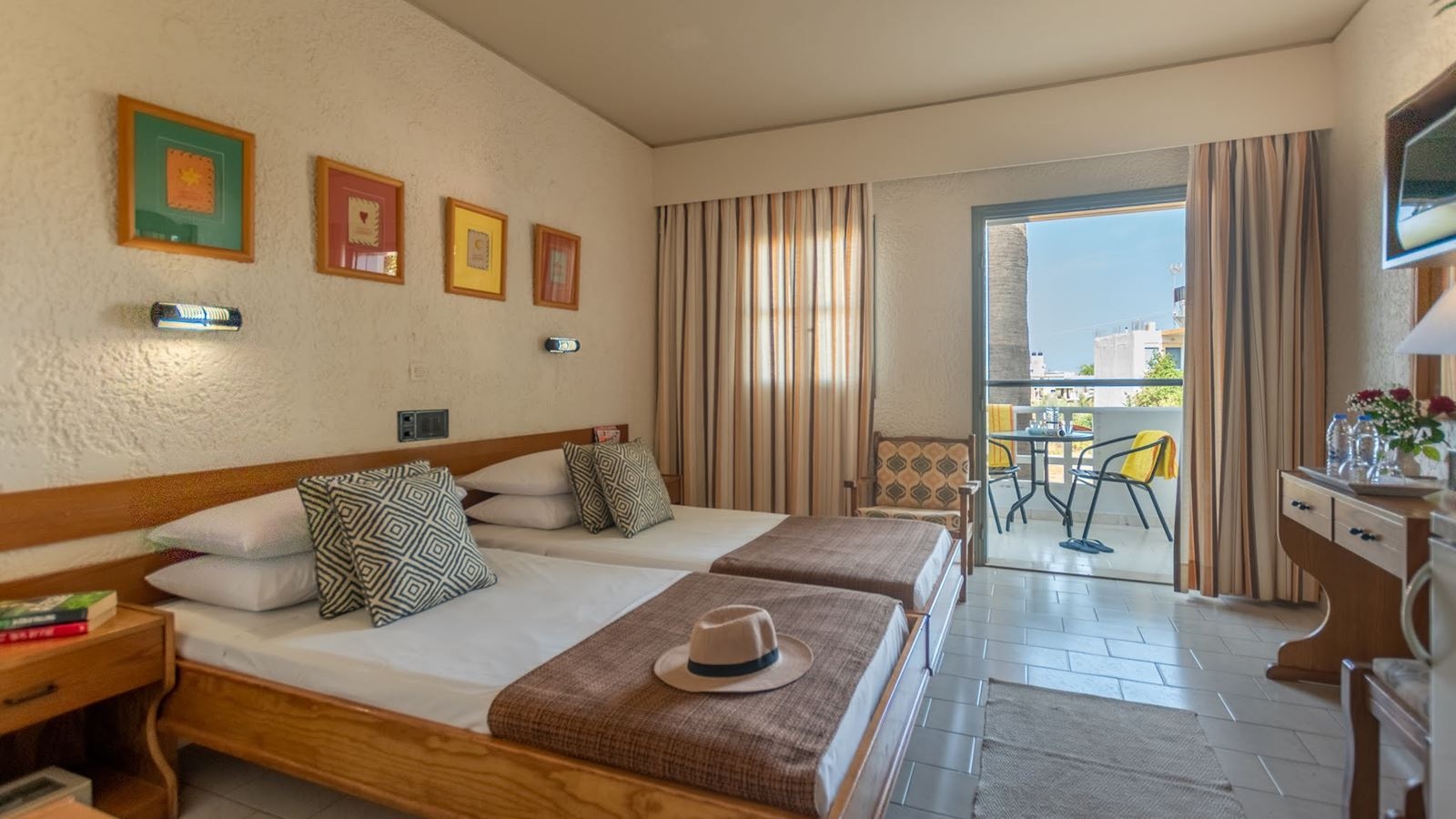 rooms-standard-twin-studio-gardenview-balcony-or-terrace