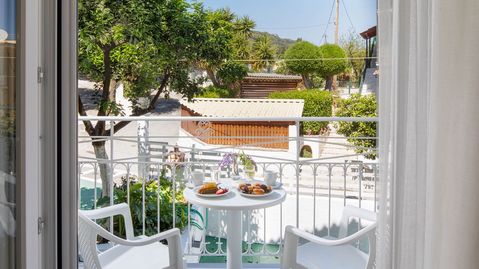 rooms-comfort-studio-with-balcony