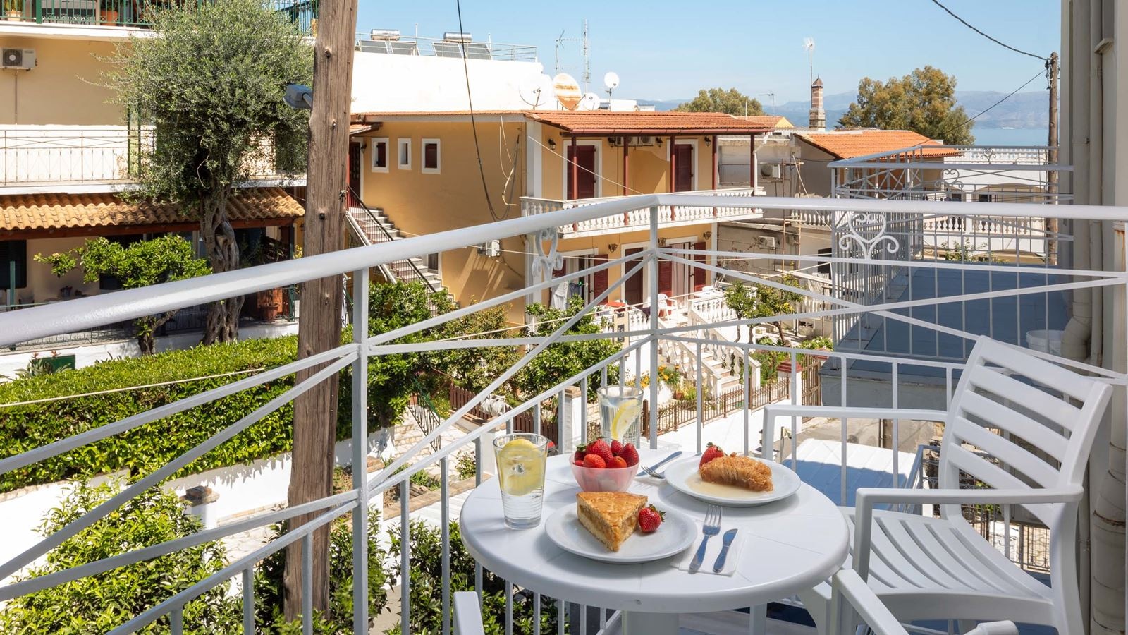 rooms-comfort-studio-with-balcony