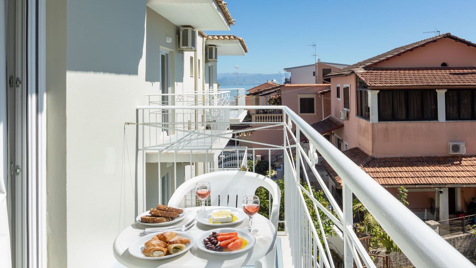 rooms-comfort-studio-with-balcony