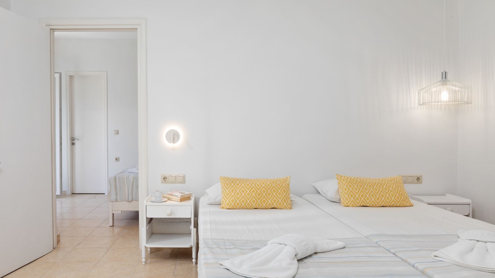 rooms-family-suite-with-balcony