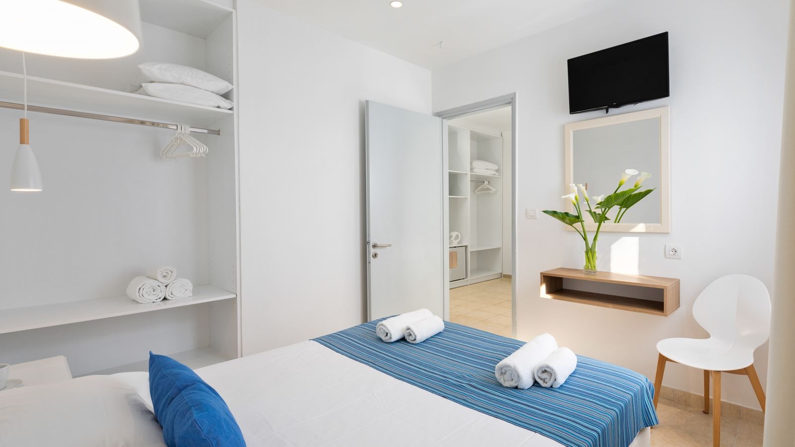 rooms-family-suite-with-balcony