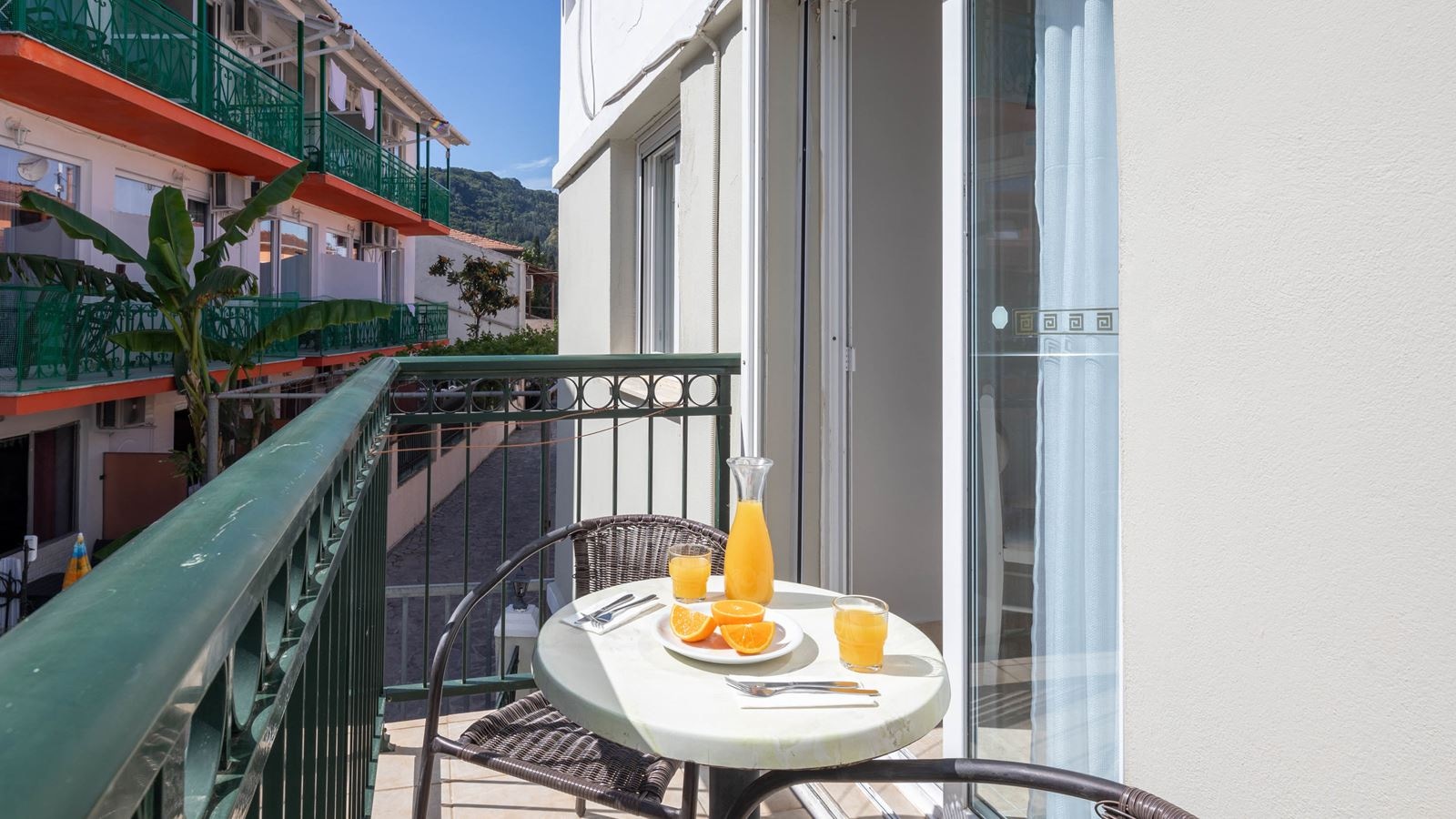 rooms-family-suite-with-balcony