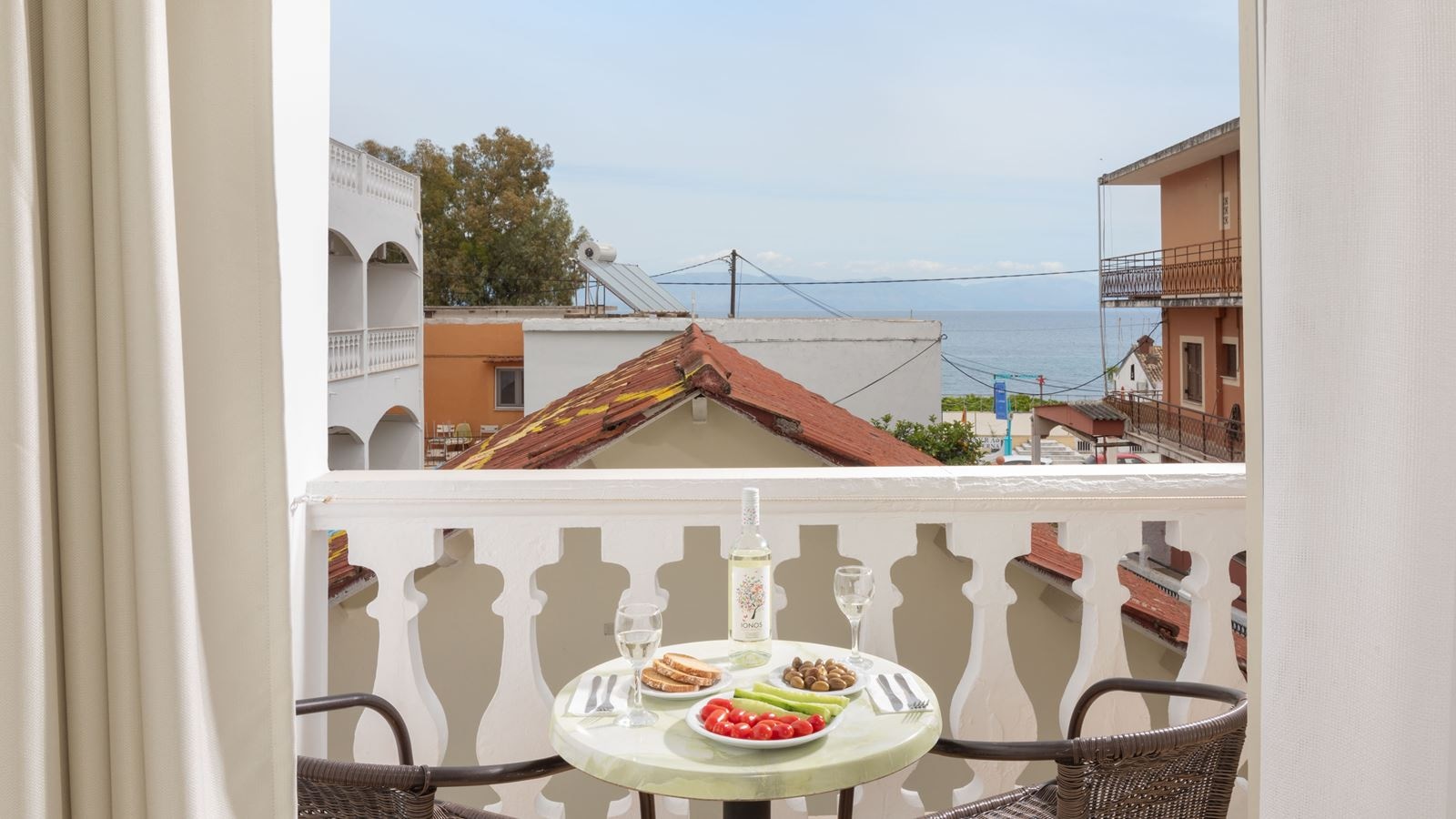 rooms-classic-twindouble-with-balcony