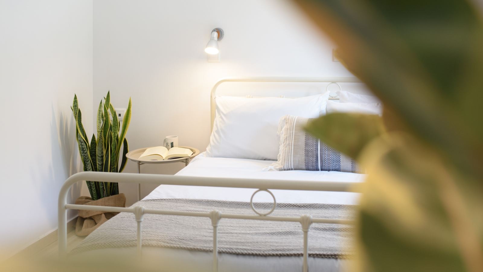 rooms-deluxe-studio-with-seaview-balcony