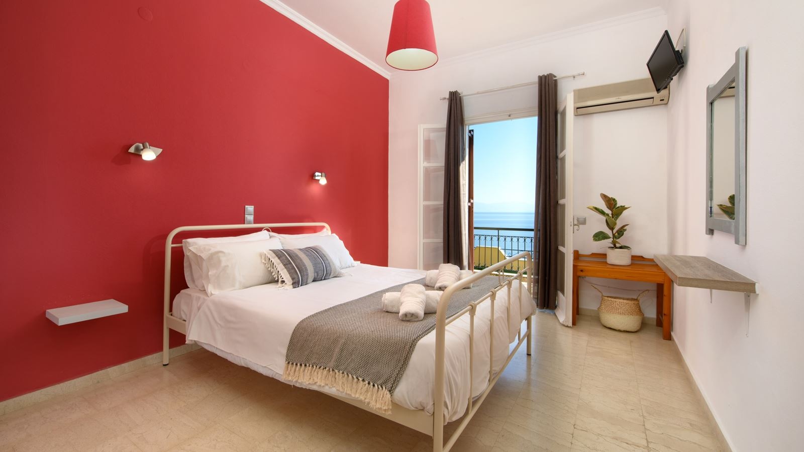 rooms-deluxe-studio-with-seaview-balcony