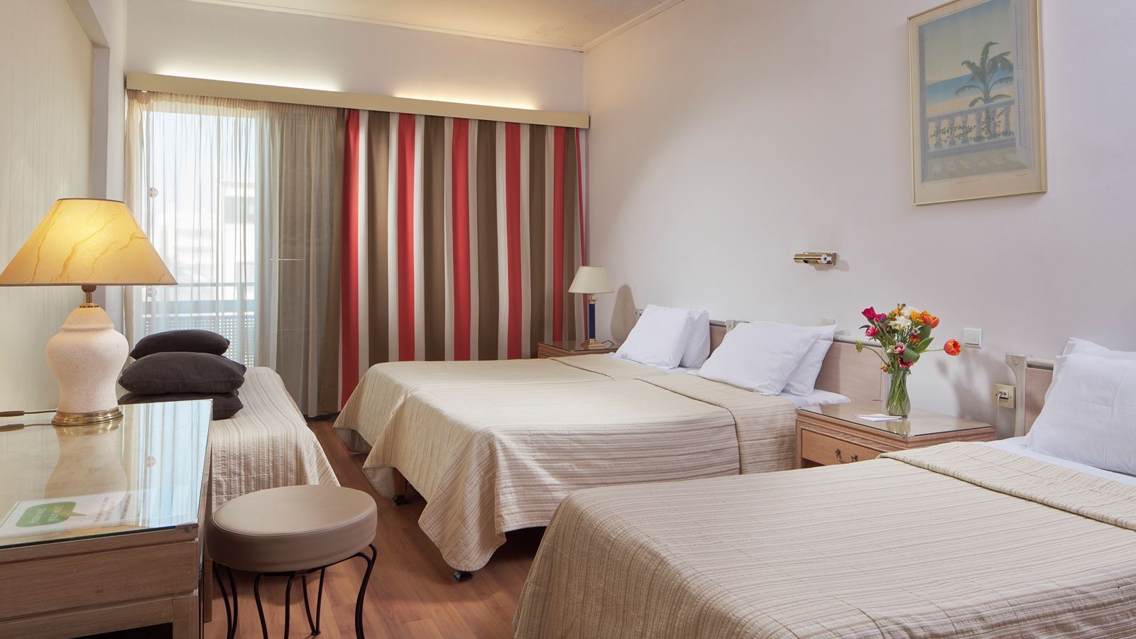 rooms-family-room-superior-city-view