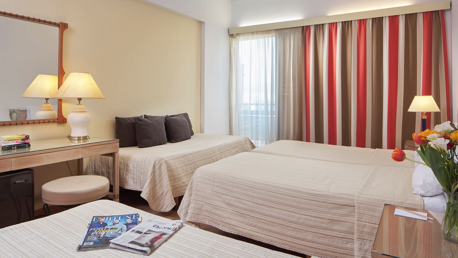 rooms-family-room-superior-city-view