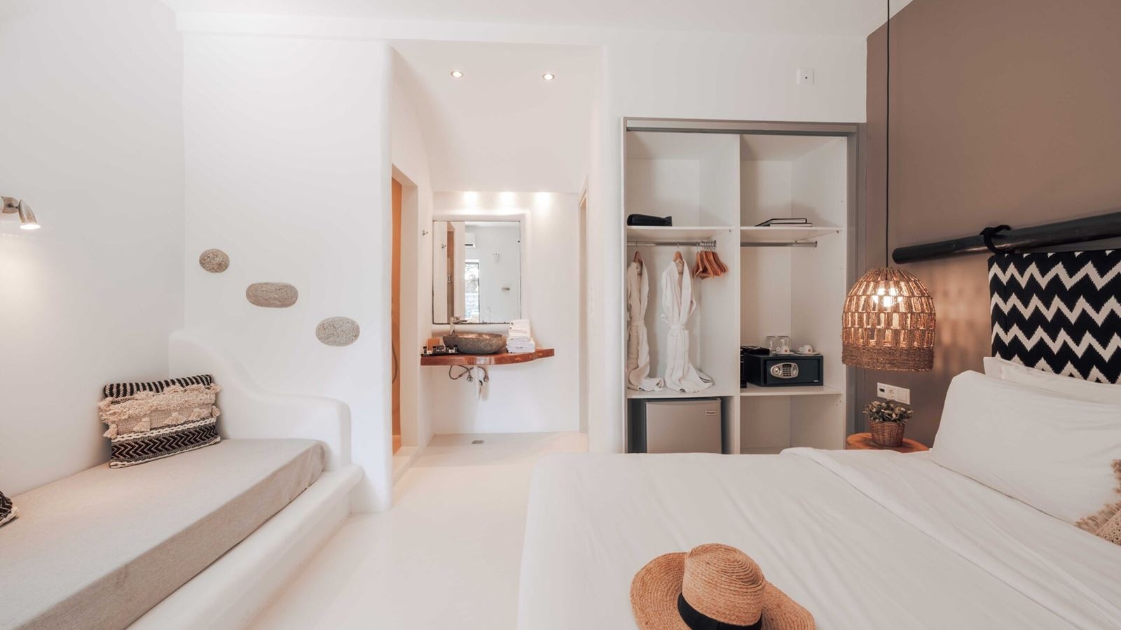 rooms-classic-double-surrounding-view