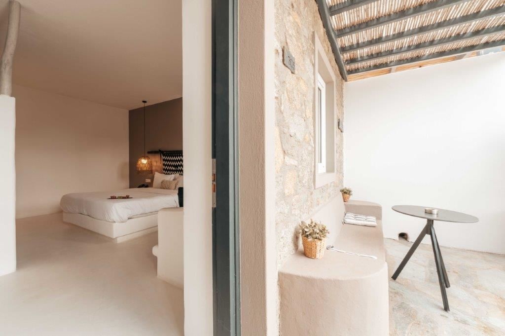 rooms-friends-and-family-room-3-guests