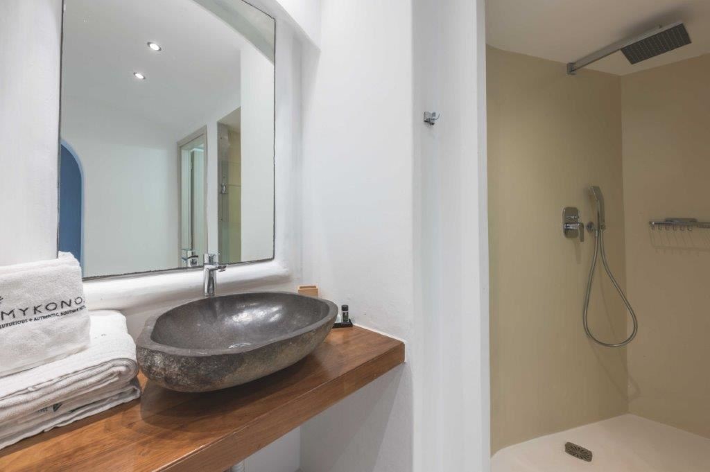 rooms-friends-and-family-room-3-guests