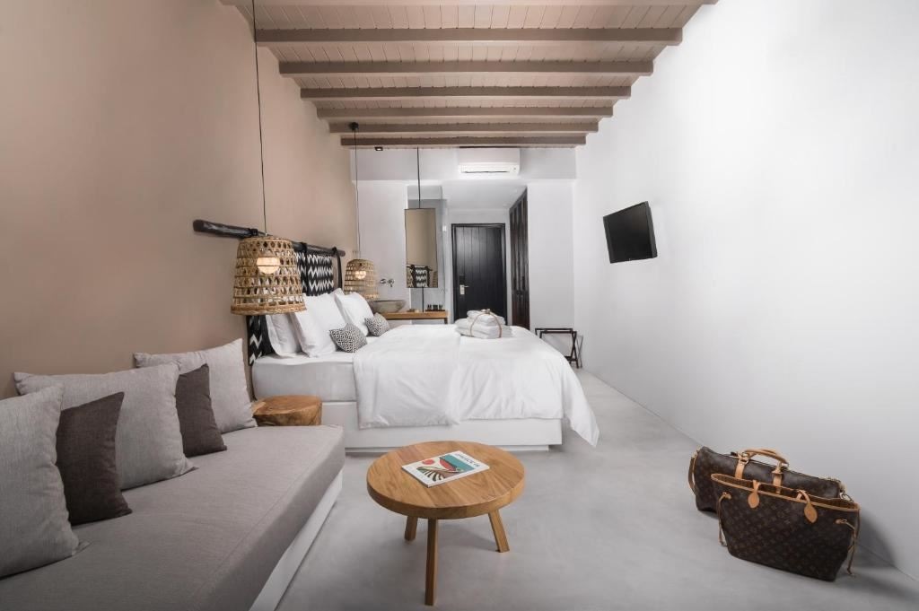 rooms-deluxe-room-with-private-pool