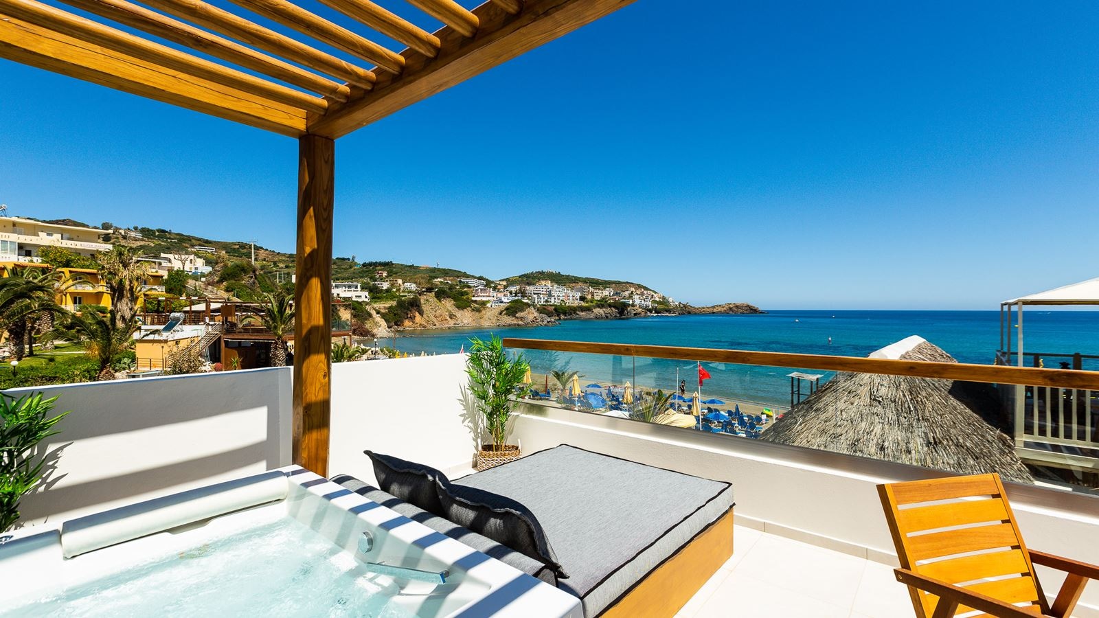 rooms-junior-suite-with-outdoor-jacuzzi