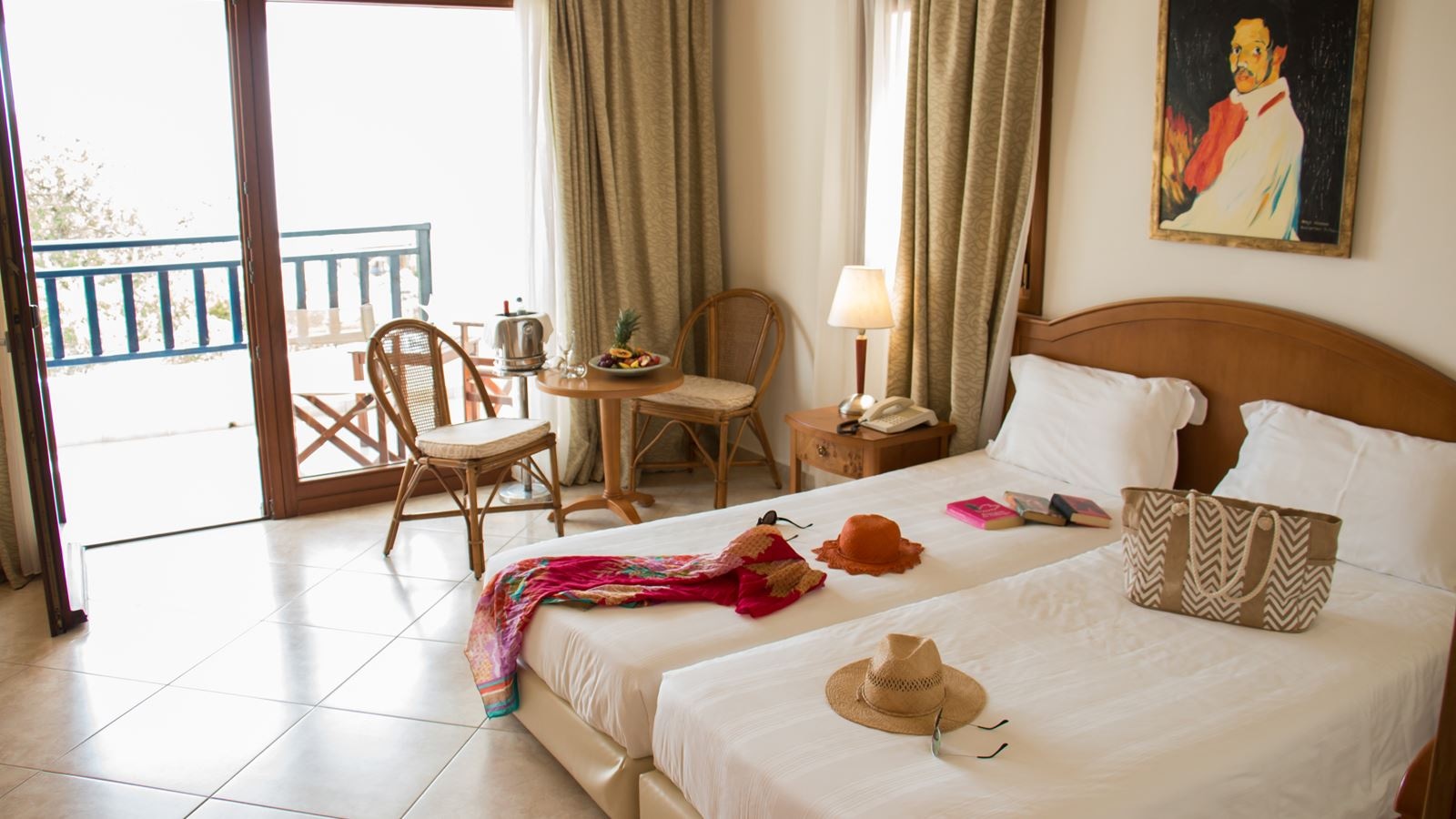 rooms-single-room-pool-view