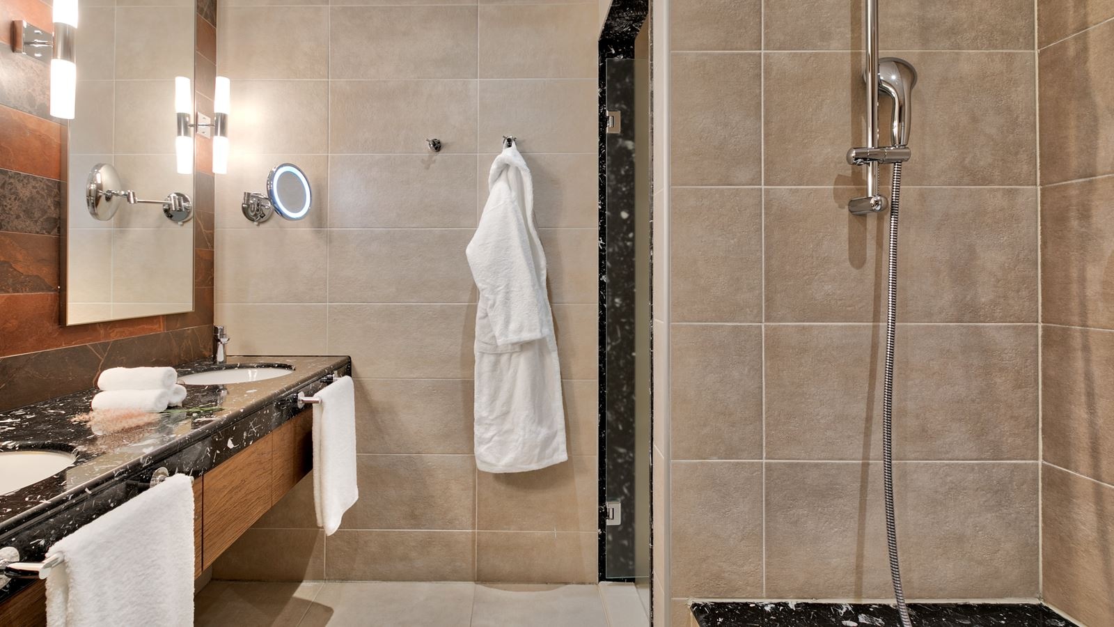 rooms-family-garden-view-room