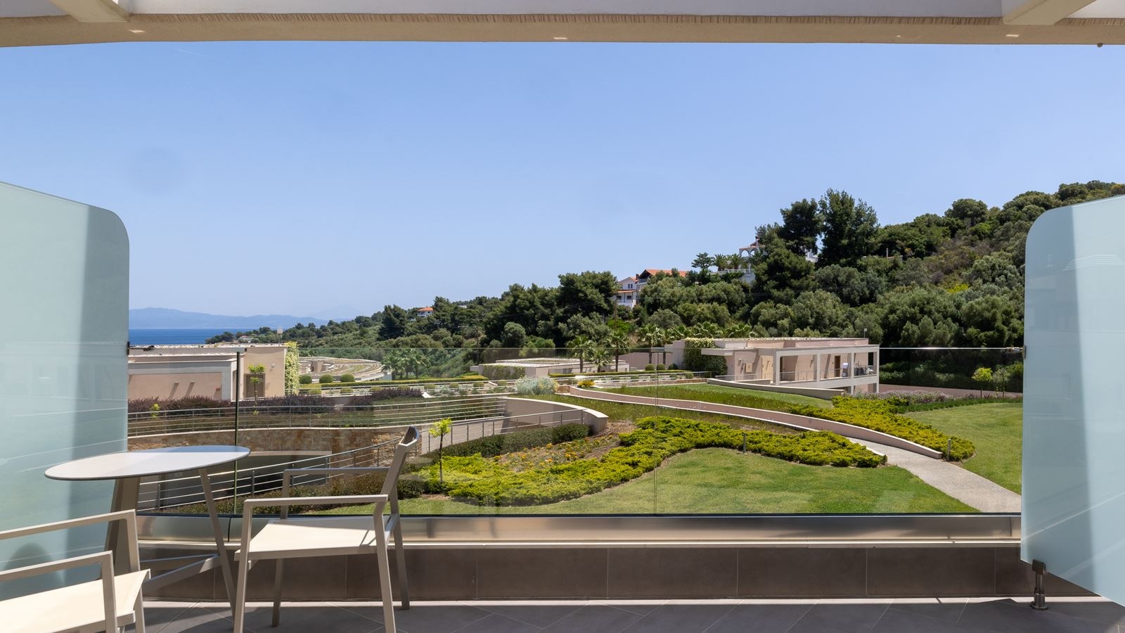 rooms-deluxe-side-sea-view-room