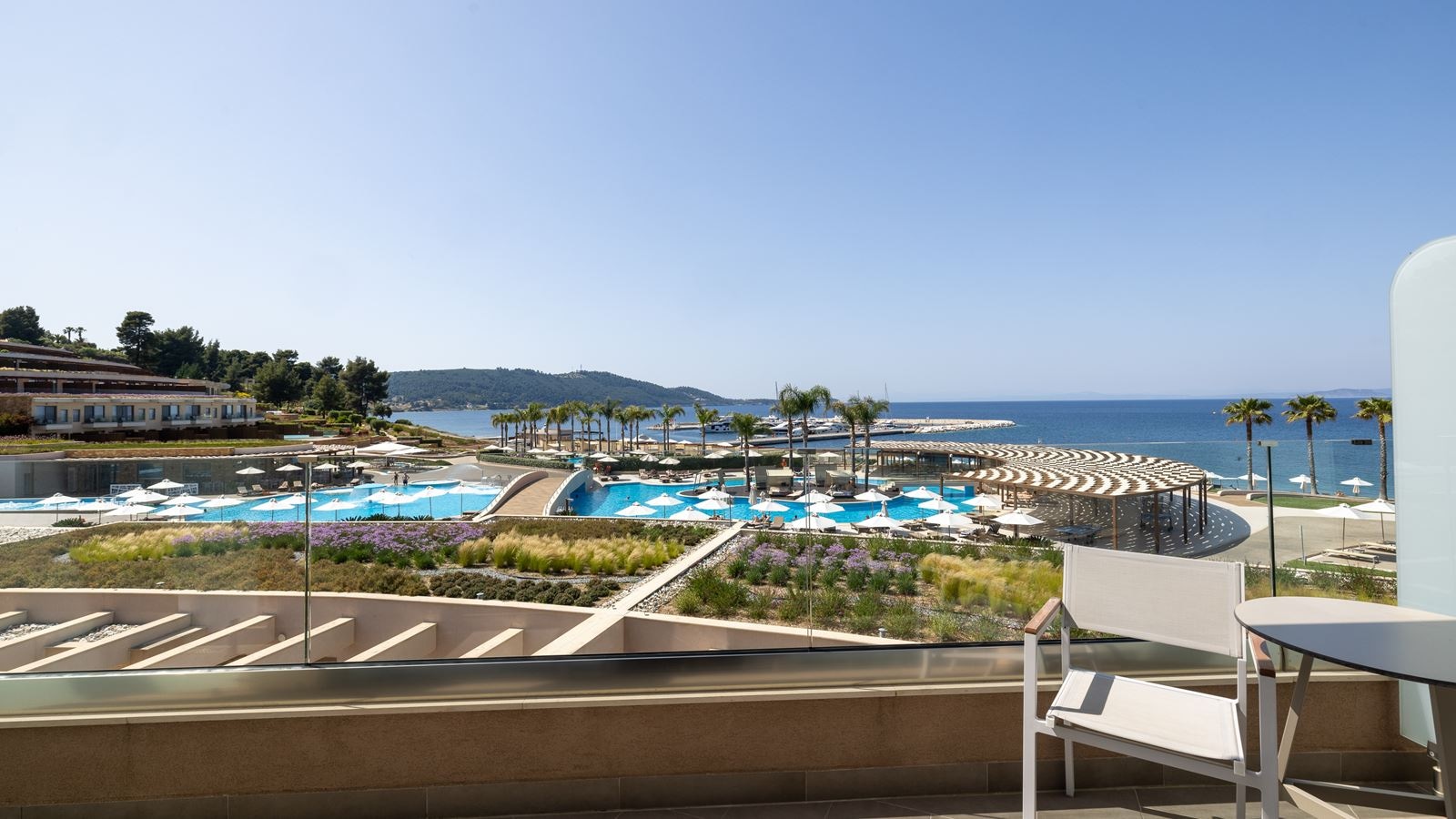 rooms-deluxe-sea-view-room