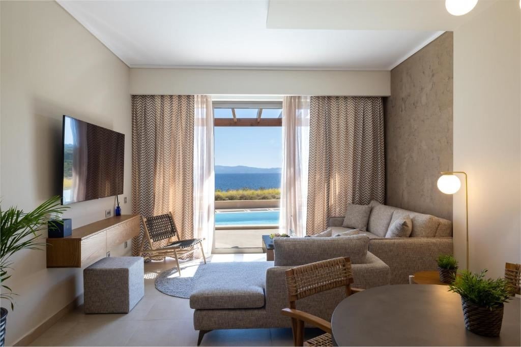 rooms-one-bedroom-suite-private-pool