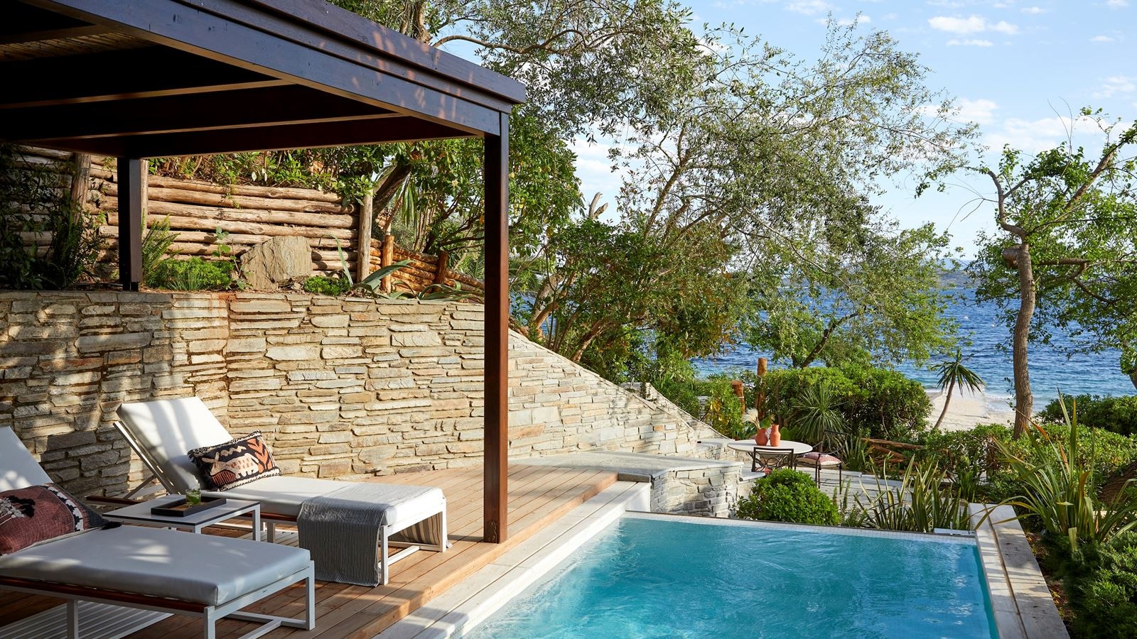 rooms-grand-suite-sea-front-private-pool